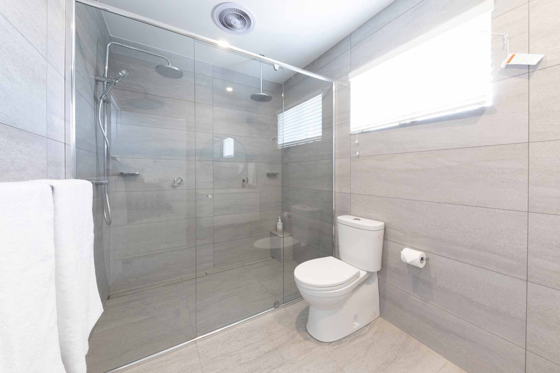 37. 2 Bedroom Apartment Bathroom Double Shower